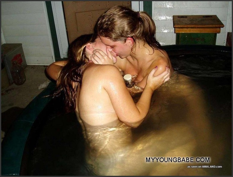amateur nude lesbians kissing Xxx Pics Hd